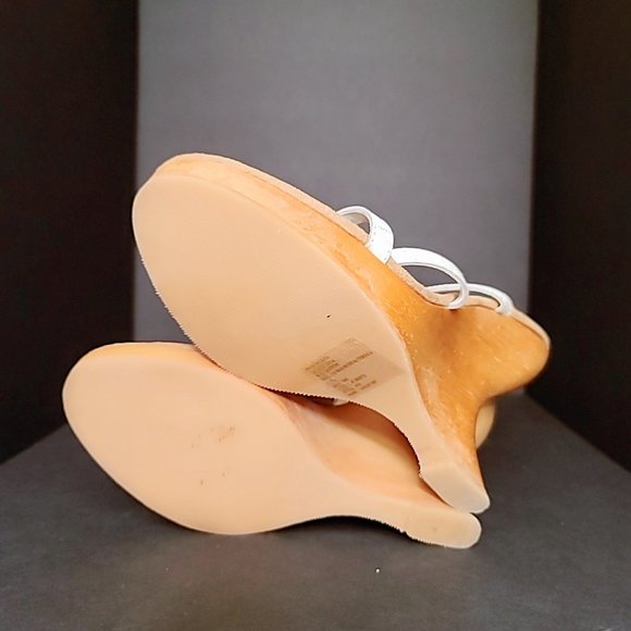 WILD PAIR White Strappy wedge, with gold hardware. - Picture 12 of 14